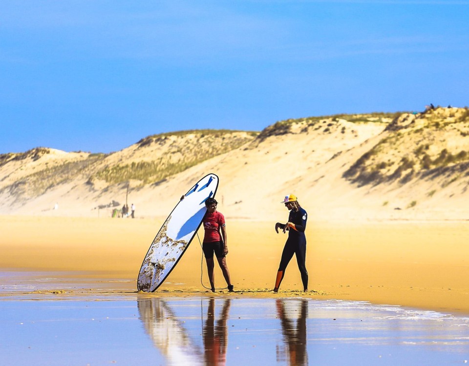 Cours de surf sur la plage